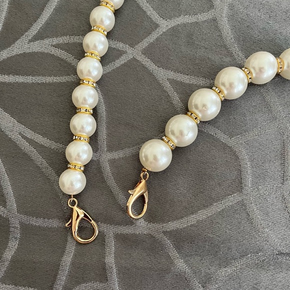 2) Pearl and Rhinestone strap for bag. Brand NEW in bag! NEVER USED‼️ Total of 2 - Picture 11 of 11